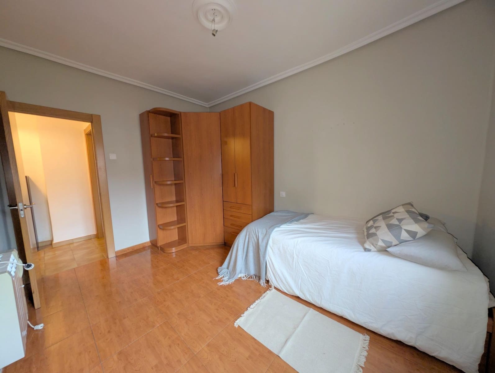 Piso de 3 habitaciones en San Martín del Rey Aurelio en venta - 74.000 € (Ref: 9839513)