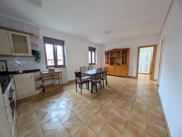 Piso de 3 habitaciones en San Martín del Rey Aurelio en venta - 74.000 € (Ref: 9839513)
