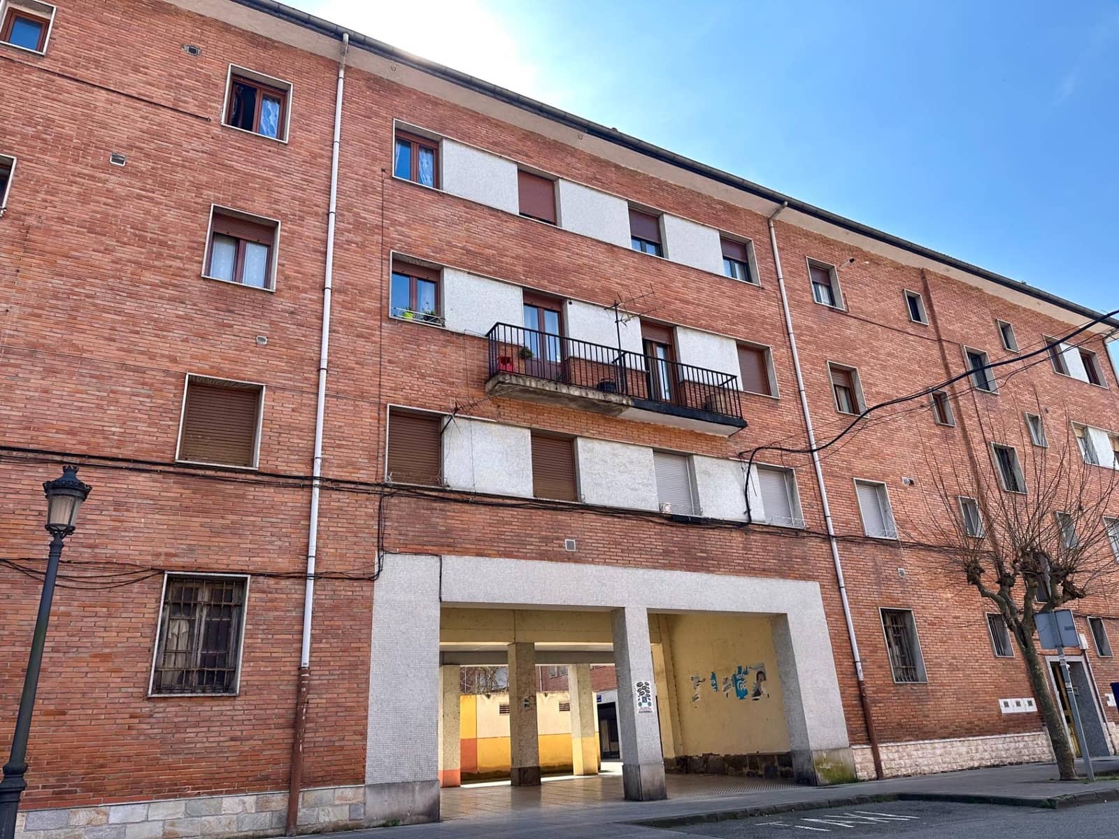 Piso de 3 habitaciones en San Martín del Rey Aurelio en venta - 74.000 € (Ref: 9839513)