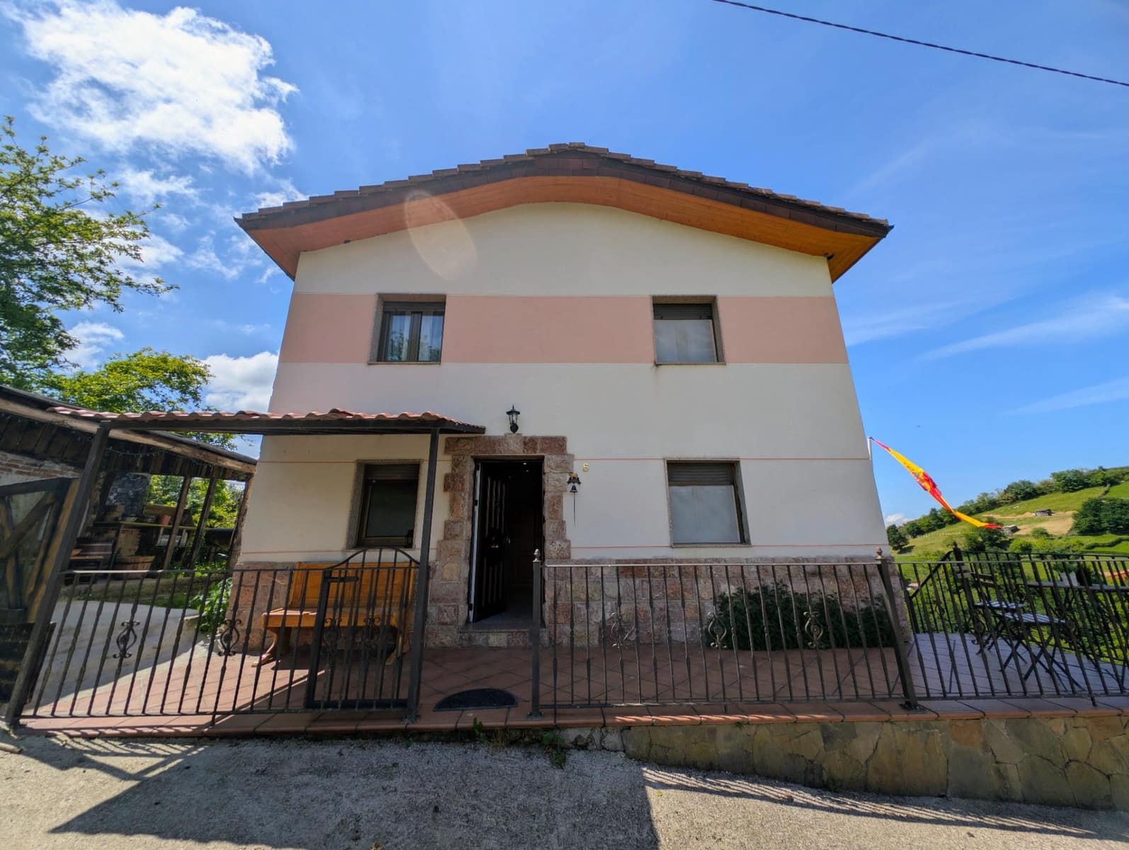3 bedroom Villa for sale in Laviana with garage - € 159,000 (Ref: 9855673)