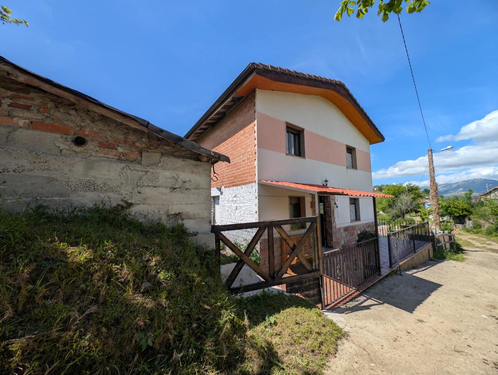 3 bedroom Villa for sale in Laviana with garage - € 159,000 (Ref: 9855673)