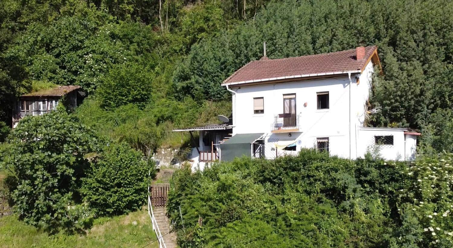 3 bedroom Villa for sale in Mieres with garage - € 120,000 (Ref: 9868807)