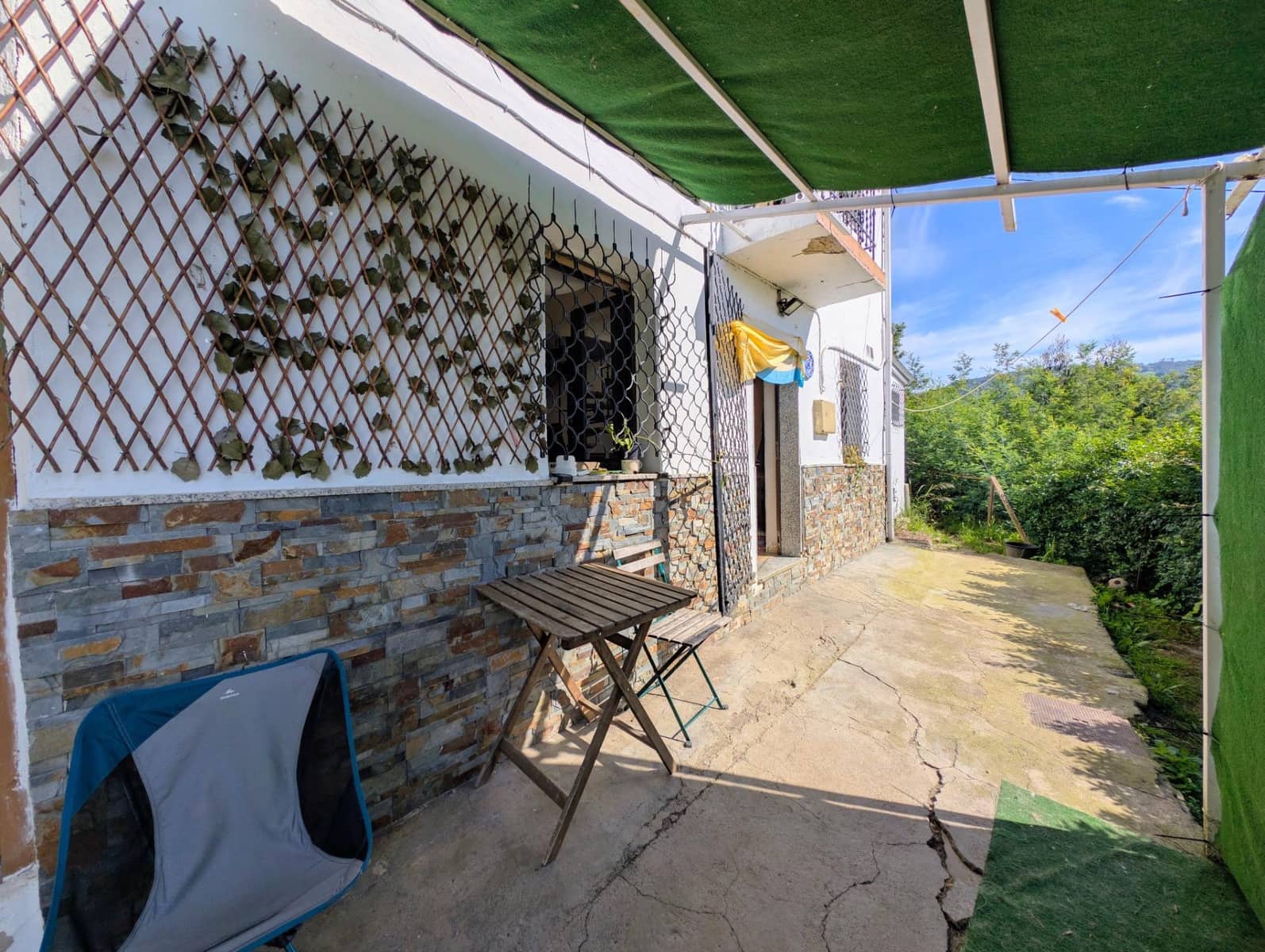 3 bedroom Villa for sale in Mieres with garage - € 120,000 (Ref: 9868807)