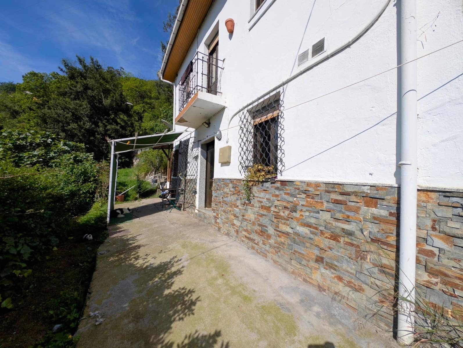 3 bedroom Villa for sale in Mieres with garage - € 120,000 (Ref: 9868807)