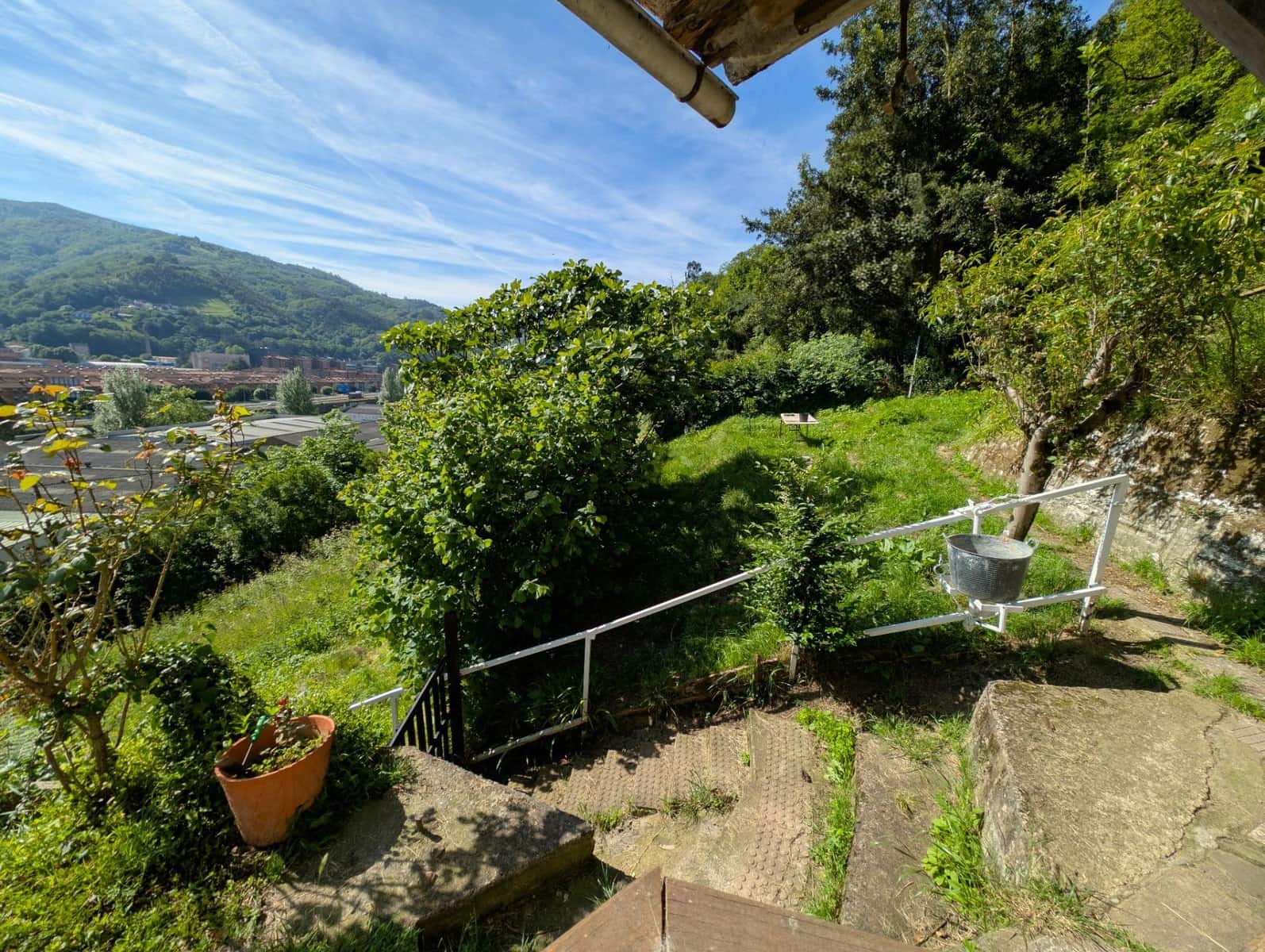 3 bedroom Villa for sale in Mieres with garage - € 120,000 (Ref: 9868807)