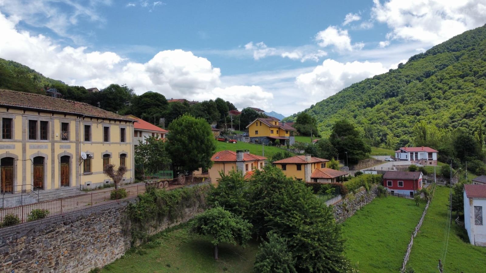 Villa for sale in Aller - € 60,000 (Ref: 9899029)