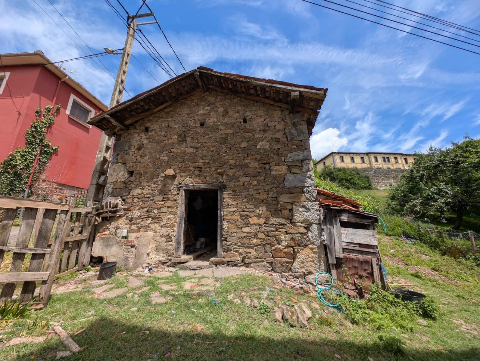 Villa for sale in Aller - € 60,000 (Ref: 9899029)