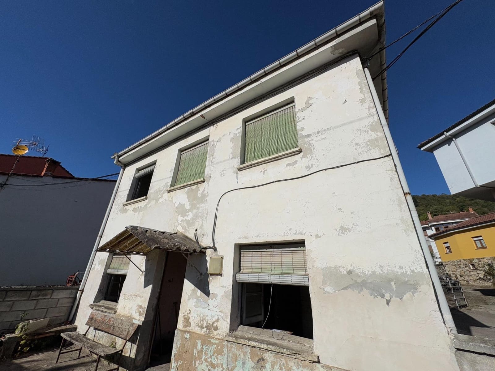 4 soverom Villa til salgs i Aller med garasje - € 55 000 (Ref: 9927625)