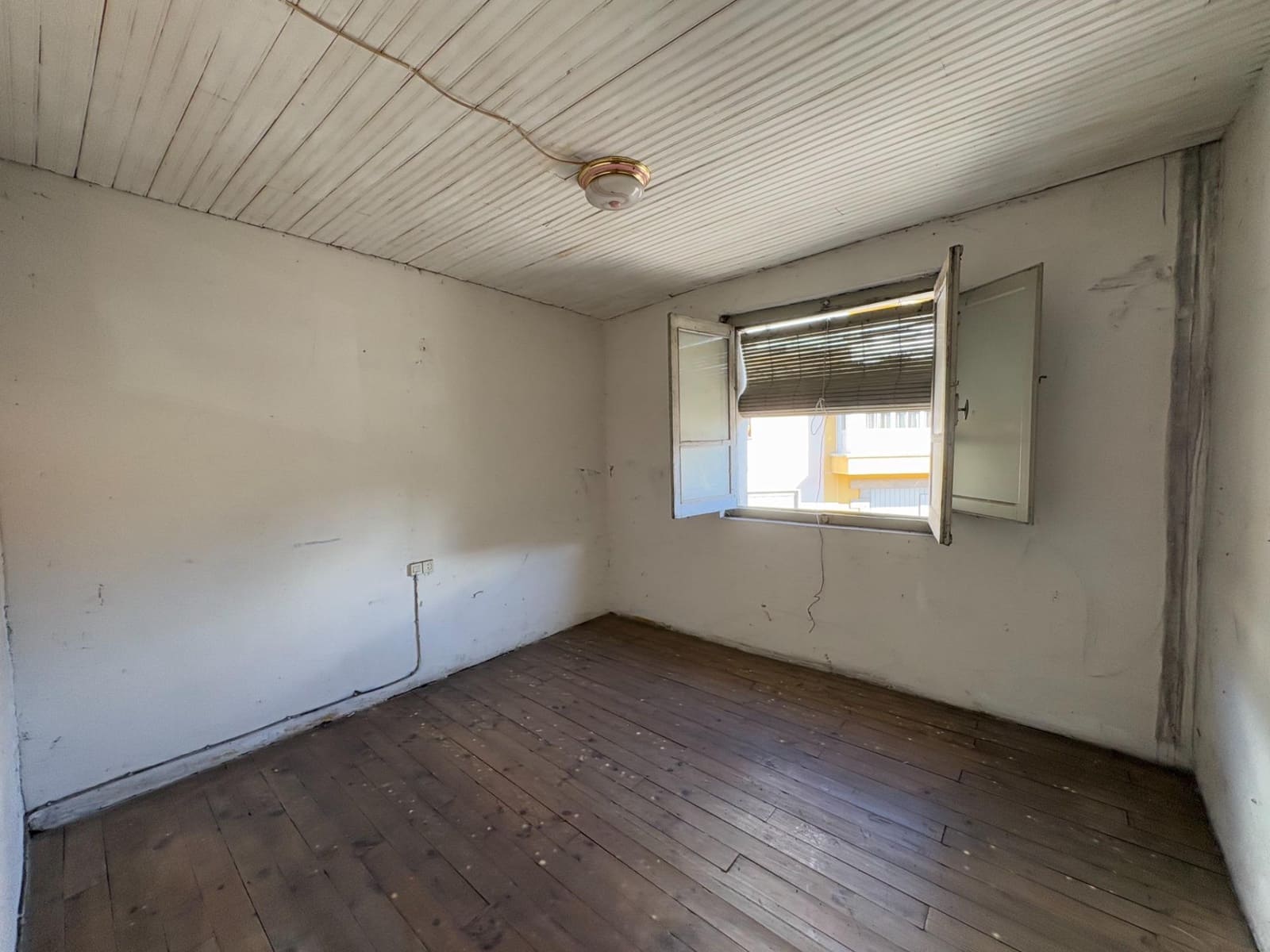 4 soverom Villa til salgs i Aller med garasje - € 55 000 (Ref: 9927625)