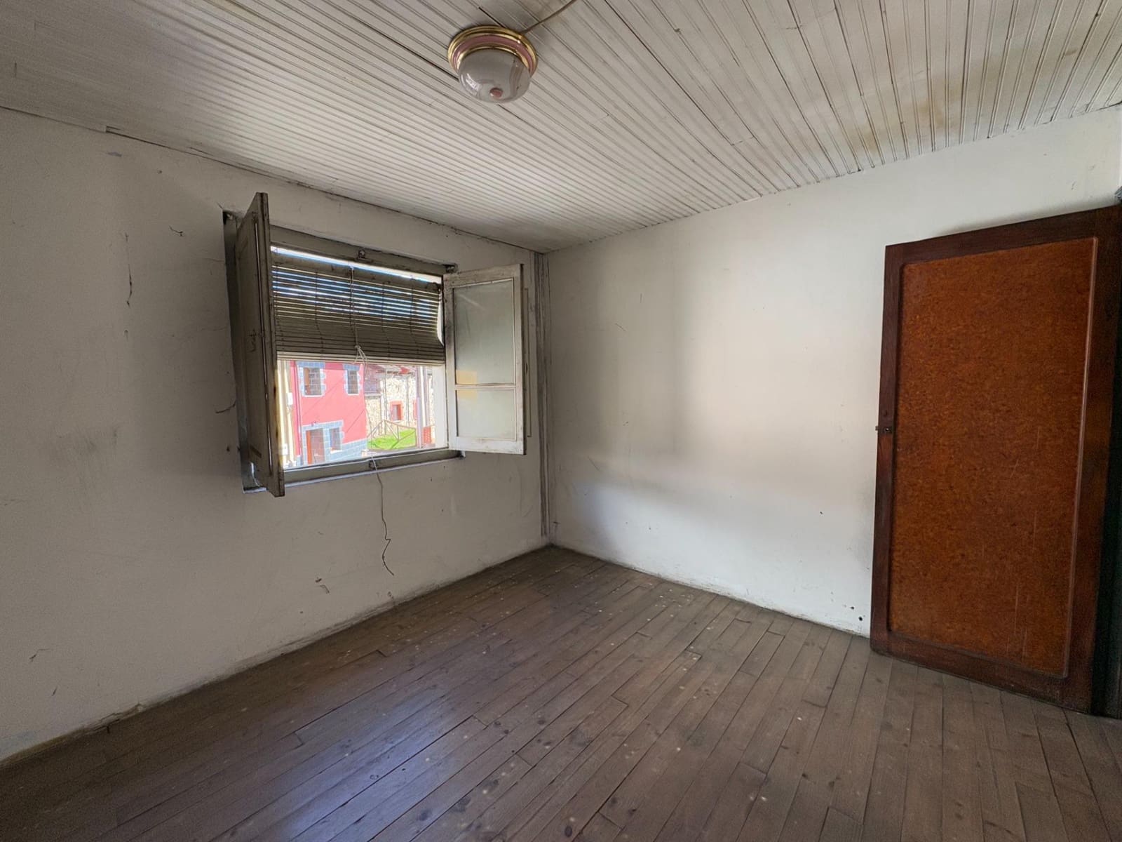 4 soverom Villa til salgs i Aller med garasje - € 55 000 (Ref: 9927625)