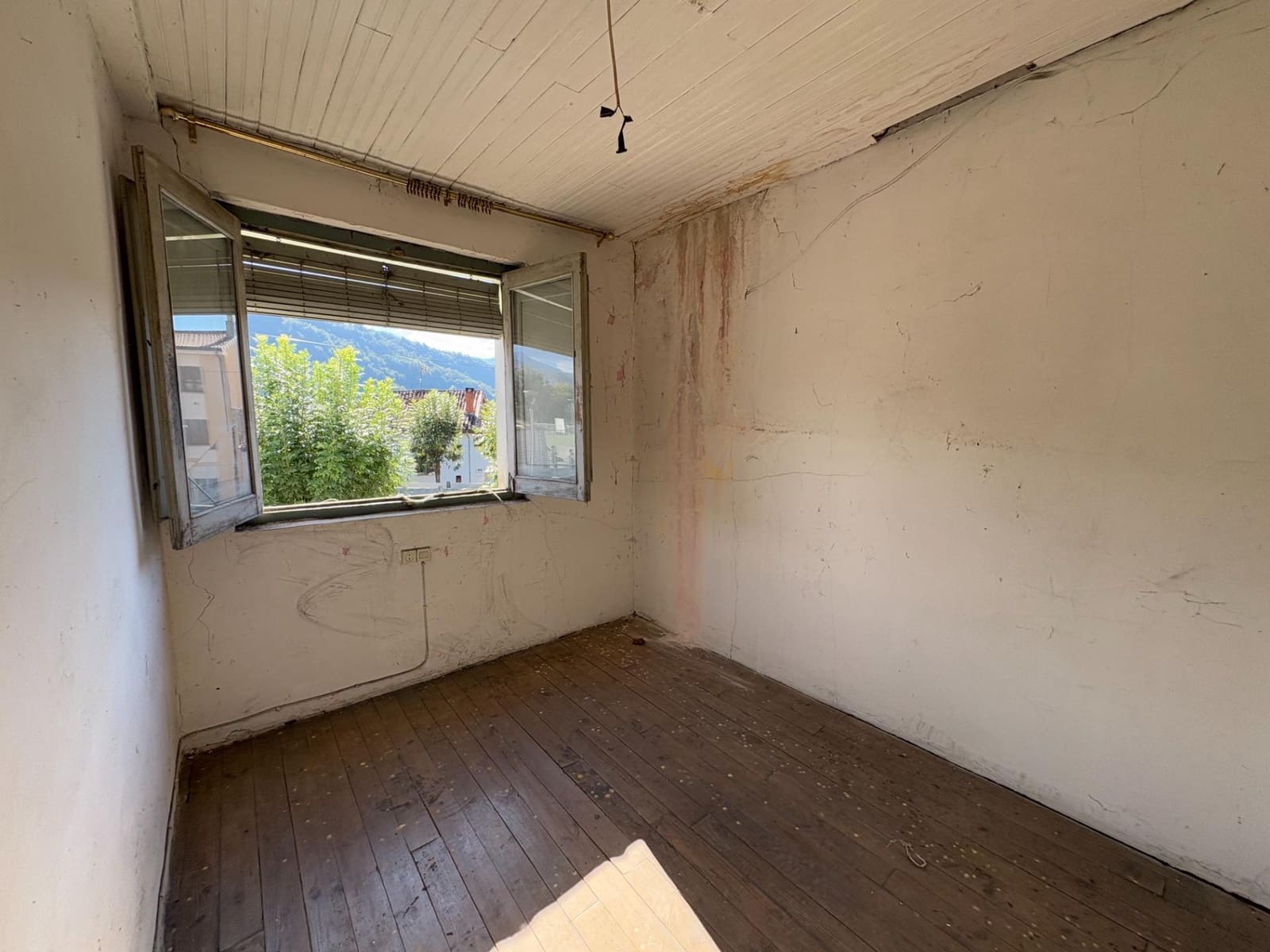4 soverom Villa til salgs i Aller med garasje - € 55 000 (Ref: 9927625)