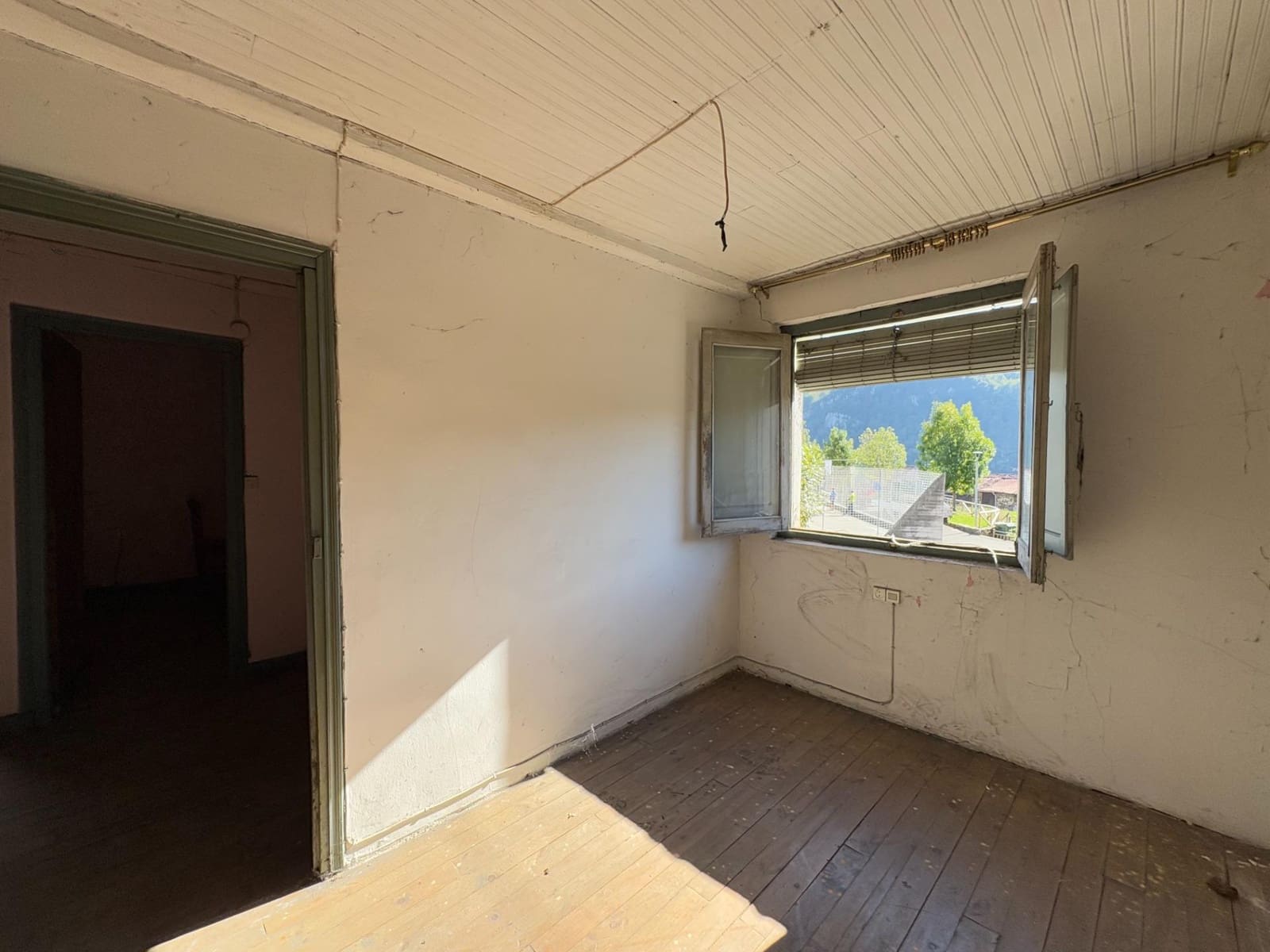 4 soverom Villa til salgs i Aller med garasje - € 55 000 (Ref: 9927625)