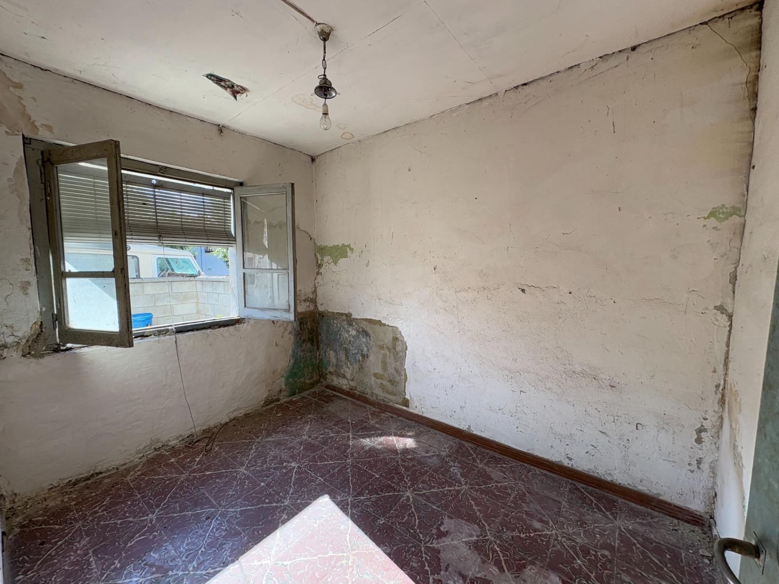 4 soverom Villa til salgs i Aller med garasje - € 55 000 (Ref: 9927625)