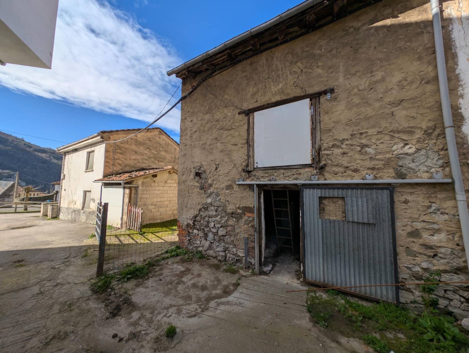 4 soverom Villa til salgs i Aller med garasje - € 55 000 (Ref: 9927625)