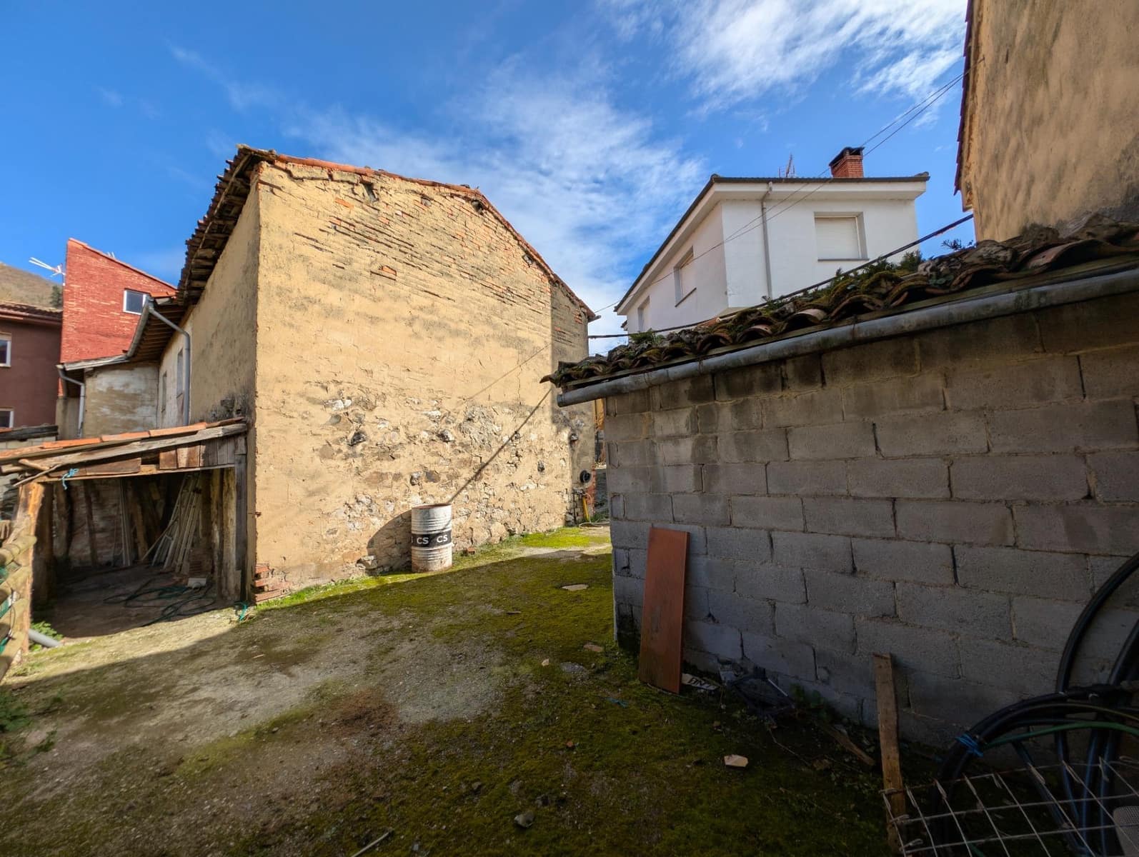 4 soverom Villa til salgs i Aller med garasje - € 55 000 (Ref: 9927625)
