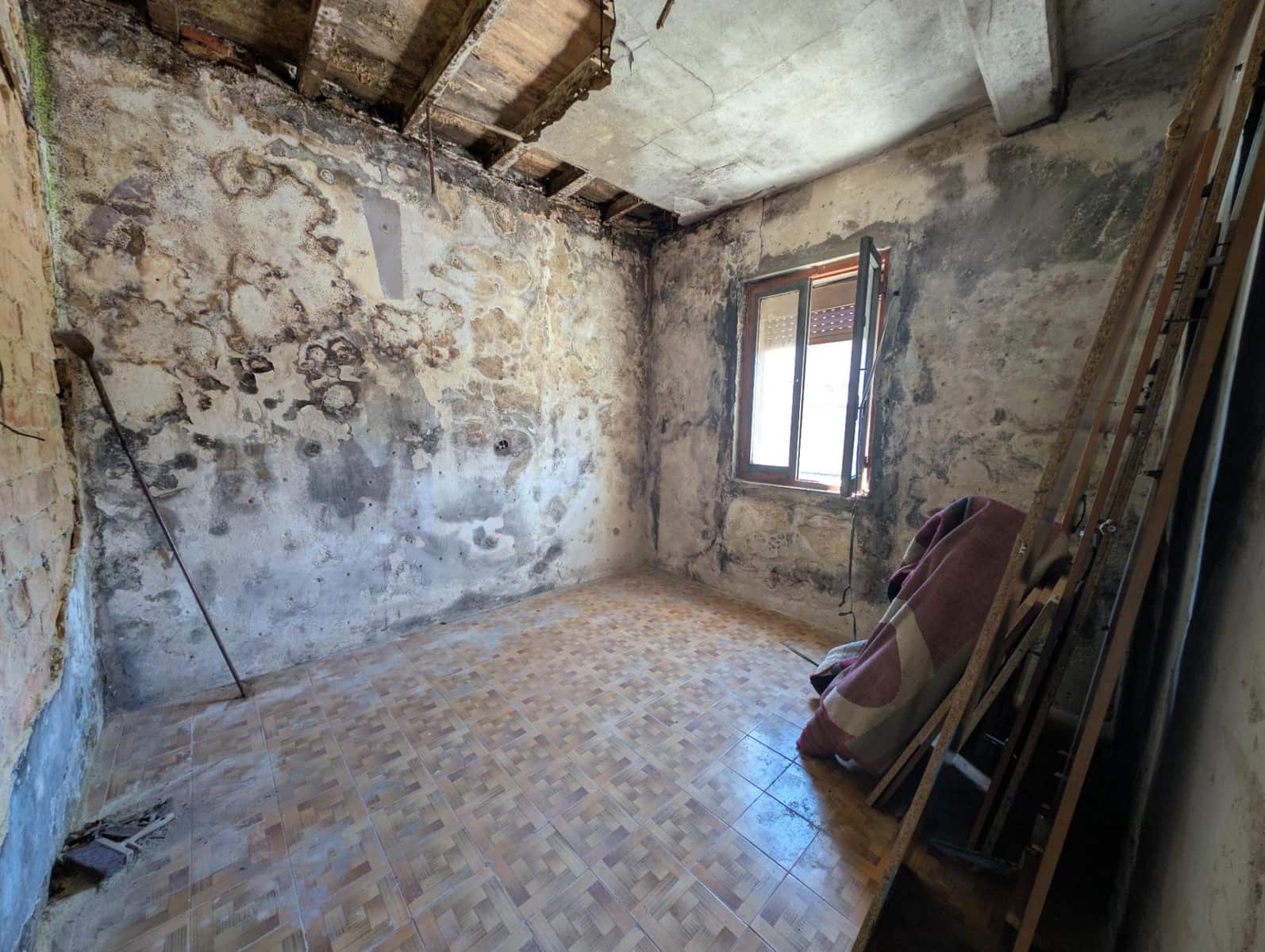 5 sovrum Villa till salu i Langreo - 50 000 € (Ref: 9949972)