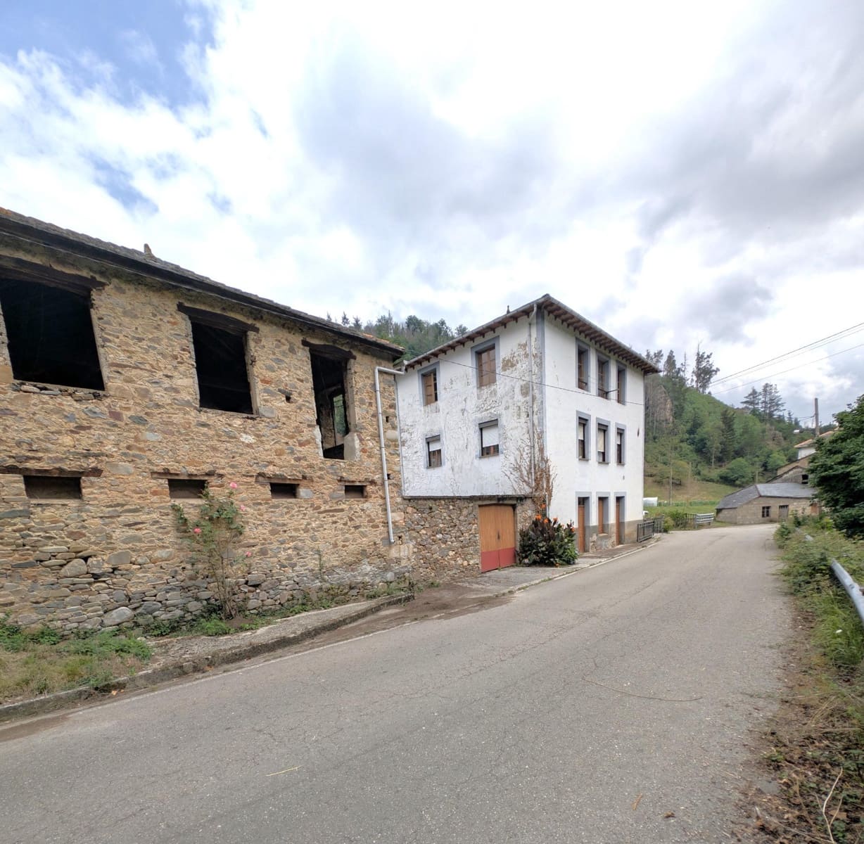 8 chambre Villa/Maison à vendre à Tineo avec garage - 110 000 € (Ref: 9973510)