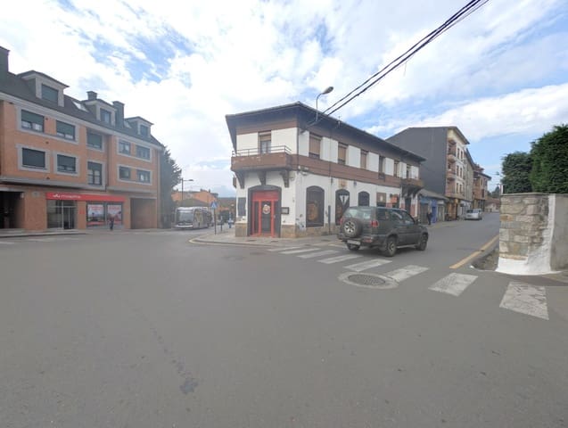 Local Comercial de 6 habitaciones en Oviedo en venta - 300.000 € (Ref: 9998931)