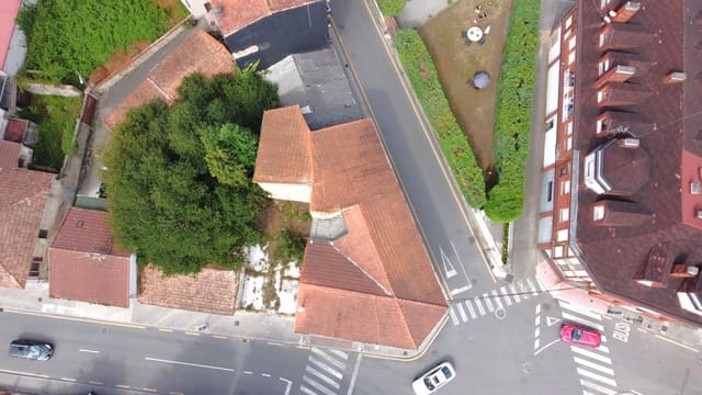 Local Comercial de 6 habitaciones en Oviedo en venta - 300.000 € (Ref: 9998931)