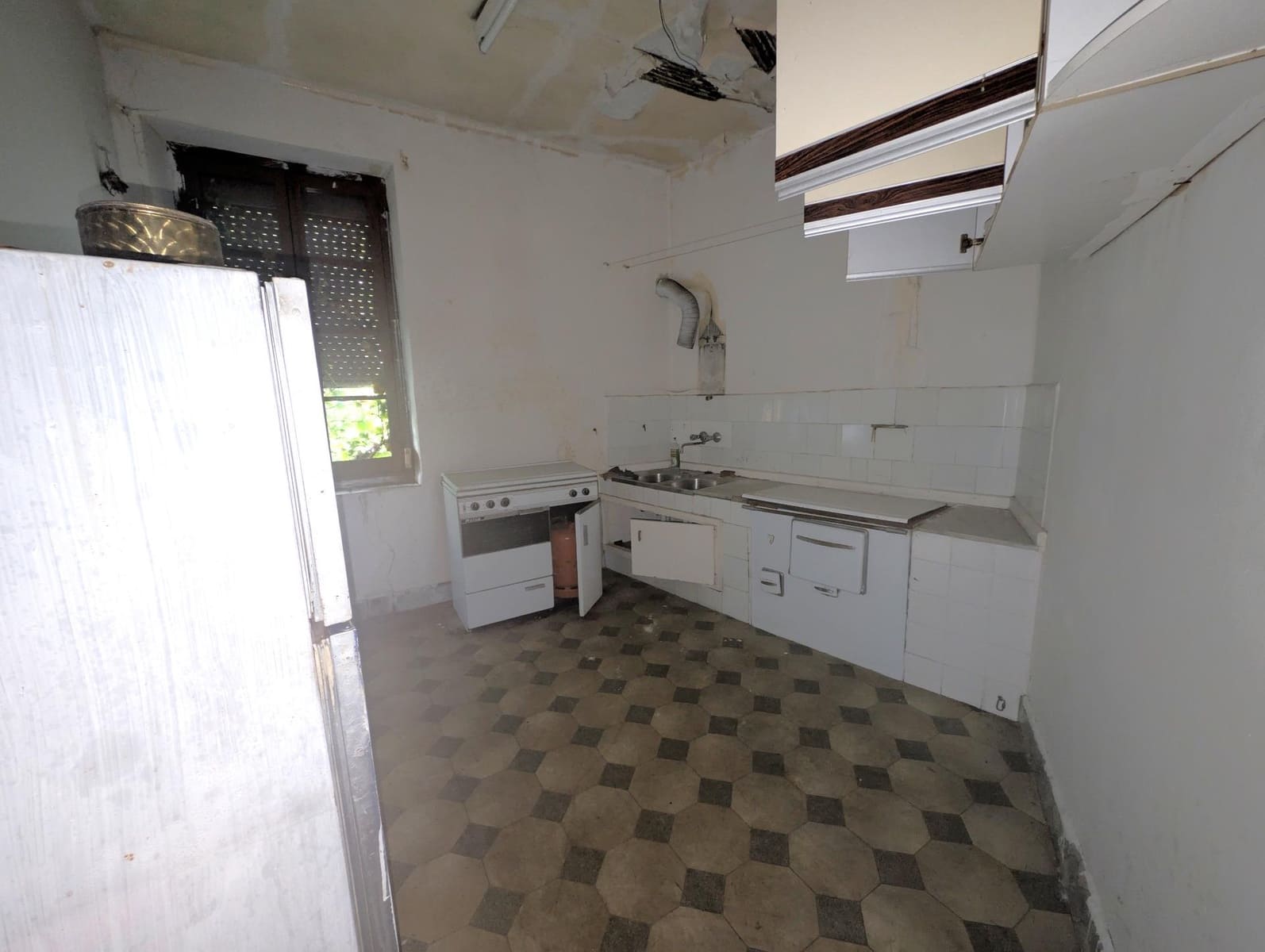 6 sypialnia Komercyjne na sprzedaż w Oviedo - 300 000 € (Ref: 9998931)