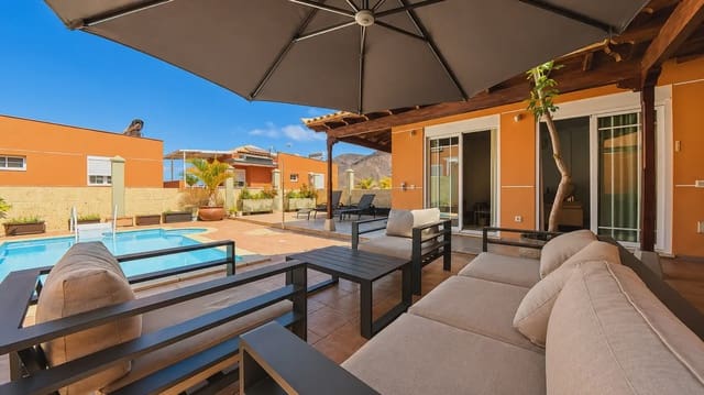 4 makuuhuone Huvila myytävänä paikassa Los Cristianos, Arona - 880 000 € (Ref: 10021727)