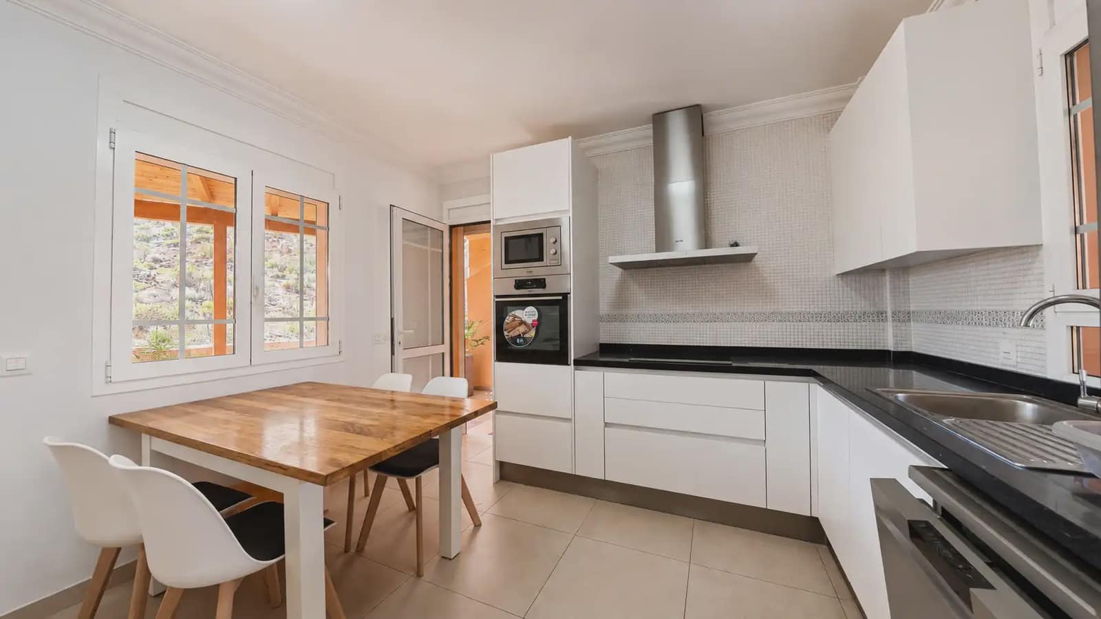 4 makuuhuone Huvila myytävänä paikassa Arona - 880 000 € (Ref: 10021727)