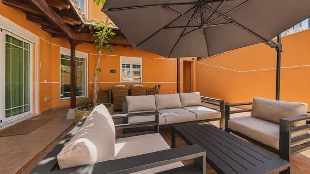 4 makuuhuone Huvila myytävänä paikassa Los Cristianos, Arona - 880 000 € (Ref: 10021727)