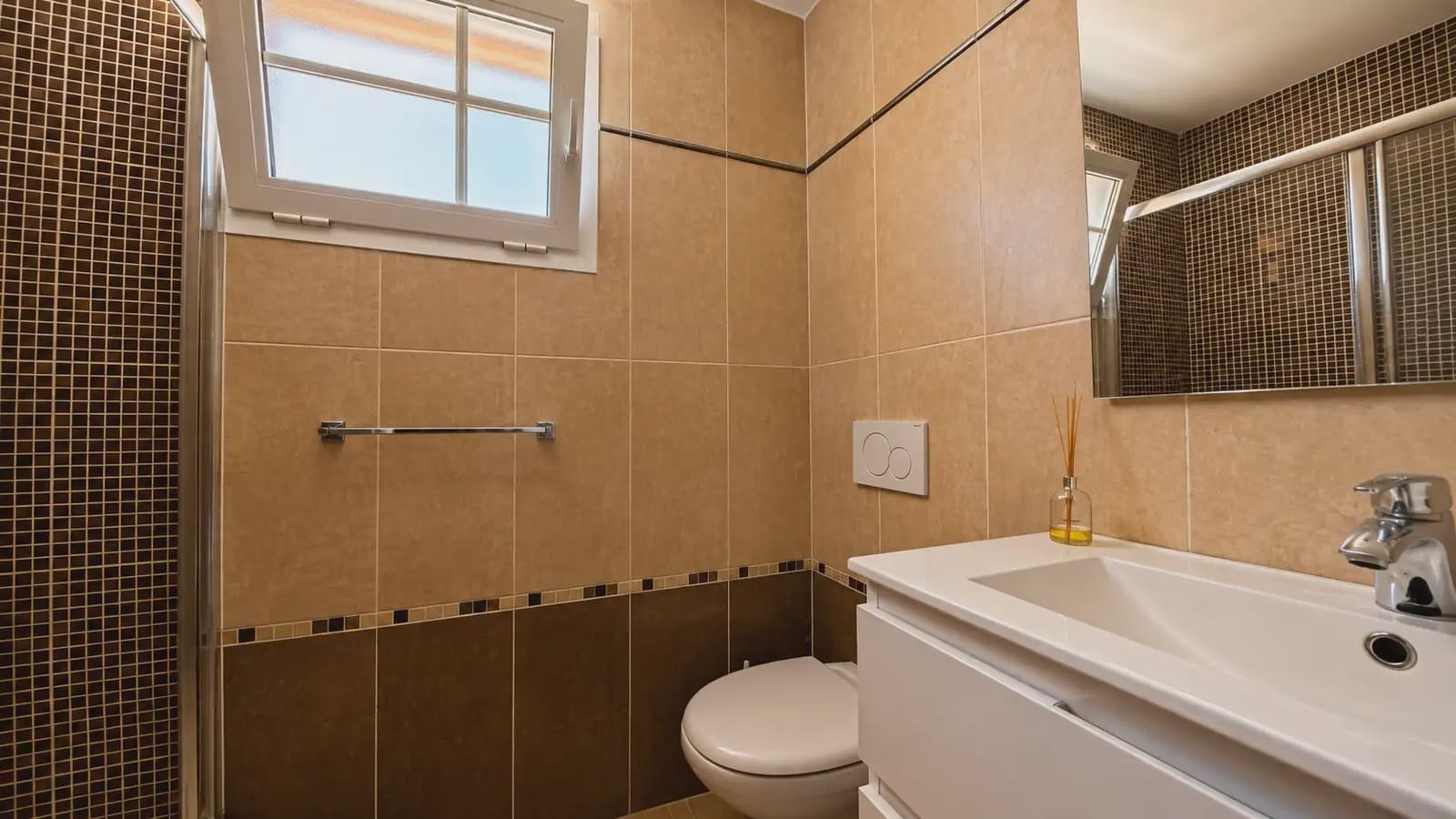 4 makuuhuone Huvila myytävänä paikassa Arona - 880 000 € (Ref: 10021727)