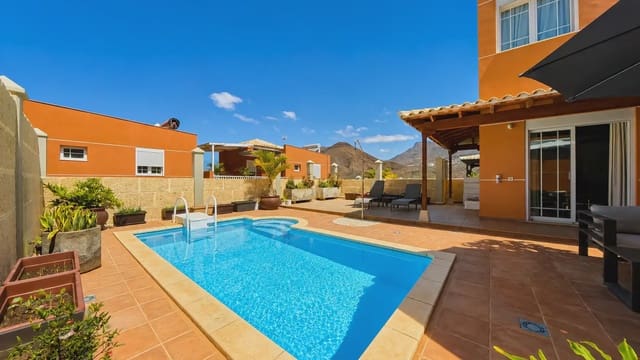 4 makuuhuone Huvila myytävänä paikassa Los Cristianos, Arona - 880 000 € (Ref: 10021727)