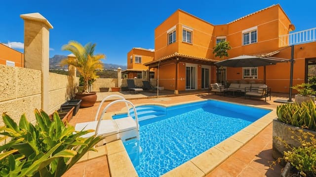 4 makuuhuone Huvila myytävänä paikassa Los Cristianos, Arona - 880 000 € (Ref: 10021727)