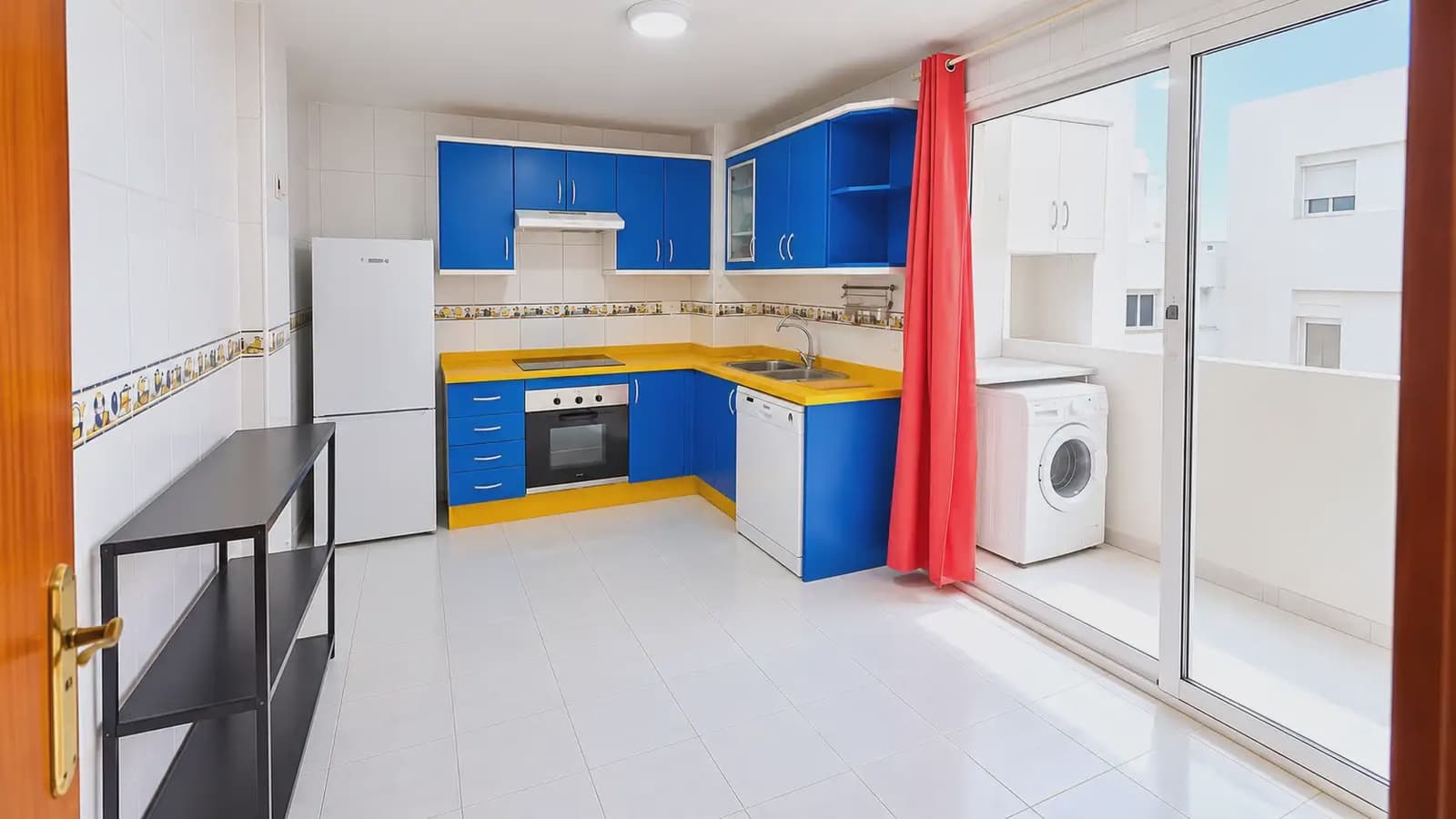 3 bedroom Beach Apartment for sale in Granadilla de Abona with garage - € 349,000 (Ref: 10060913)