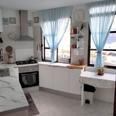 2 soveværelse Lejlighed til salg i Puerto Santiago, Santiago del Teide med swimmingpool - € 275.000 (Ref: 8640058)