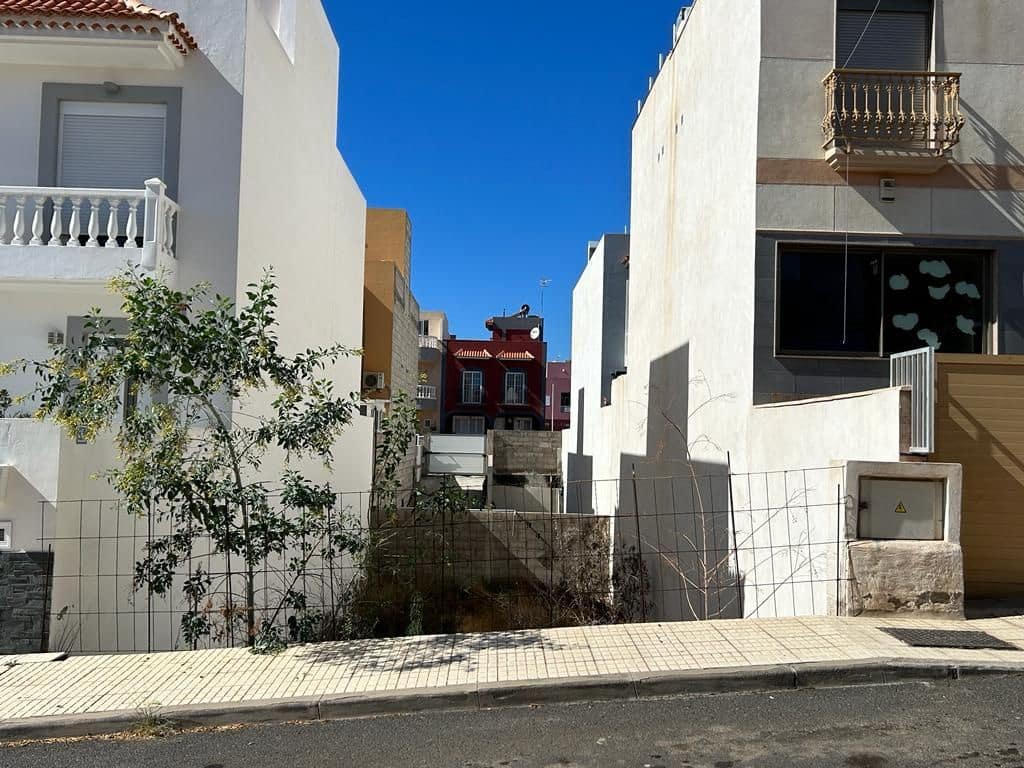 Villa/Maison Semi-Mitoyenne à vendre à Arona - 77 000 € (Ref: 8640062)