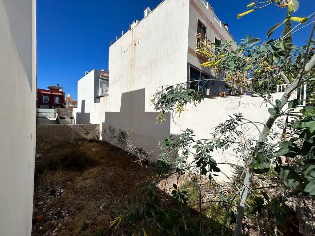 Villa/Maison Semi-Mitoyenne à vendre à Arona - 77 000 € (Ref: 8640062)