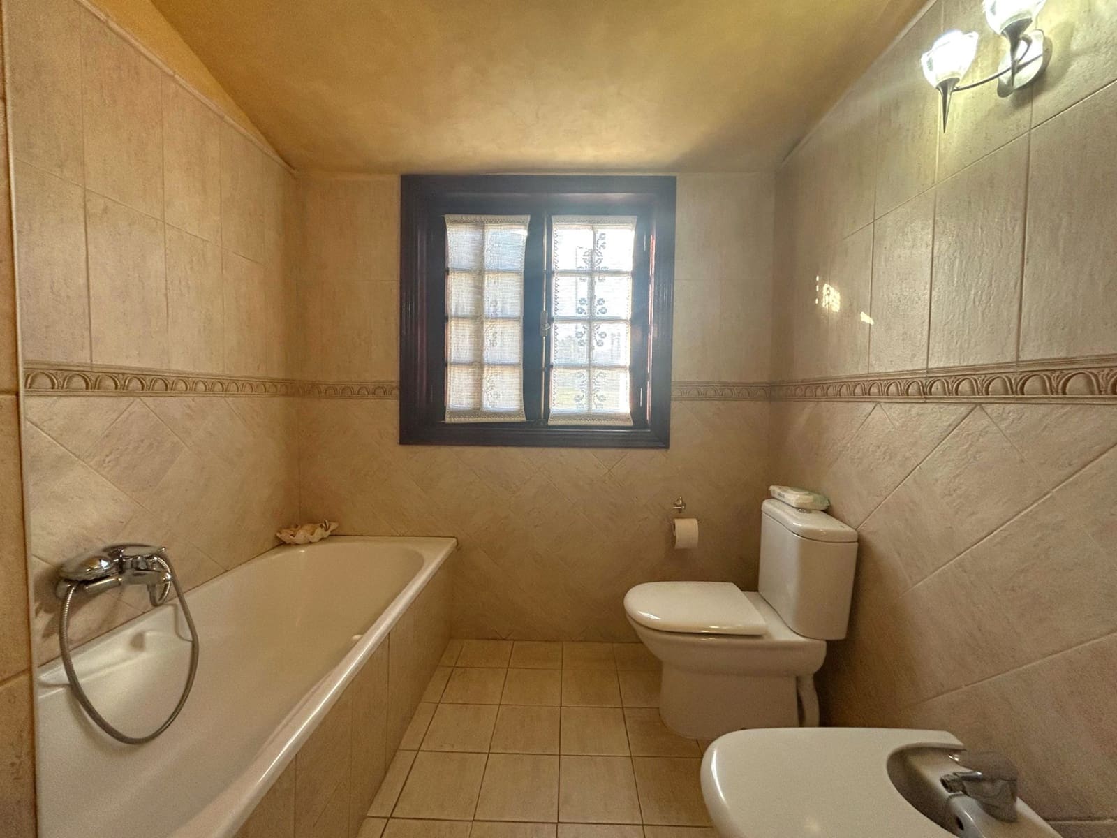 4 soveværelse Semi-Rækkehus til salg i San Miguel de Abona med swimmingpool - € 475.000 (Ref: 9006715)