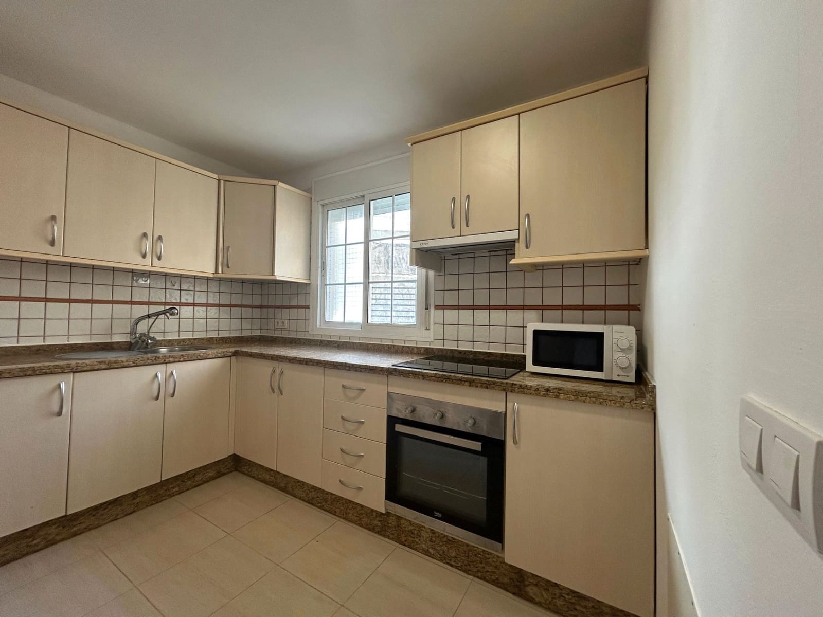 3 soverom Hus til salgs i San Miguel de Abona med svømmebasseng garasje - € 360 000 (Ref: 9200115)