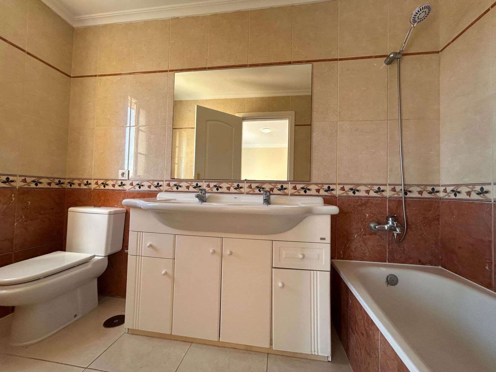 3 soverom Hus til salgs i San Miguel de Abona med svømmebasseng garasje - € 360 000 (Ref: 9200115)