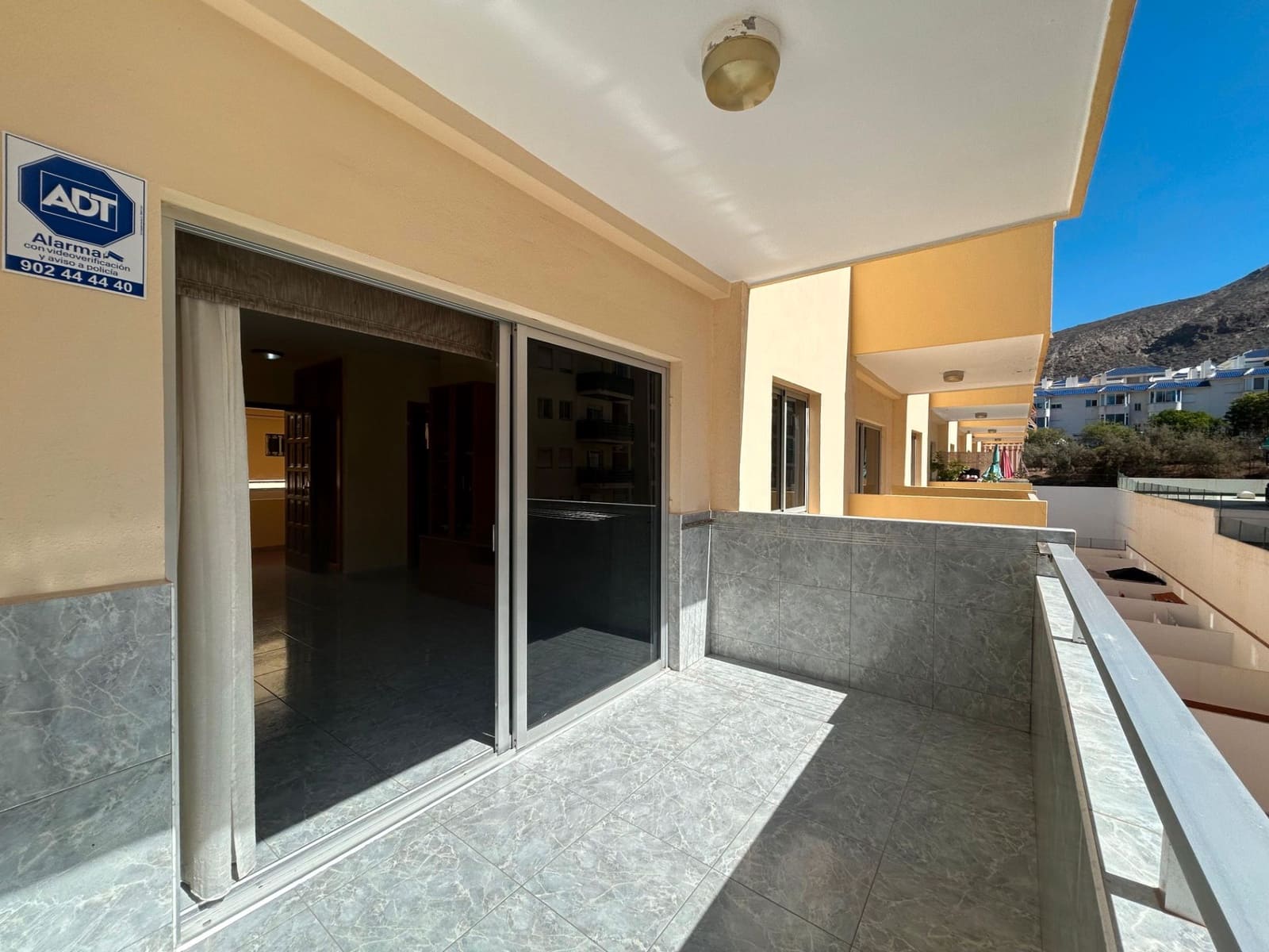 Apartamento de 1 habitación en Arona en venta con piscina garaje - 250.000 € (Ref: 9221418)