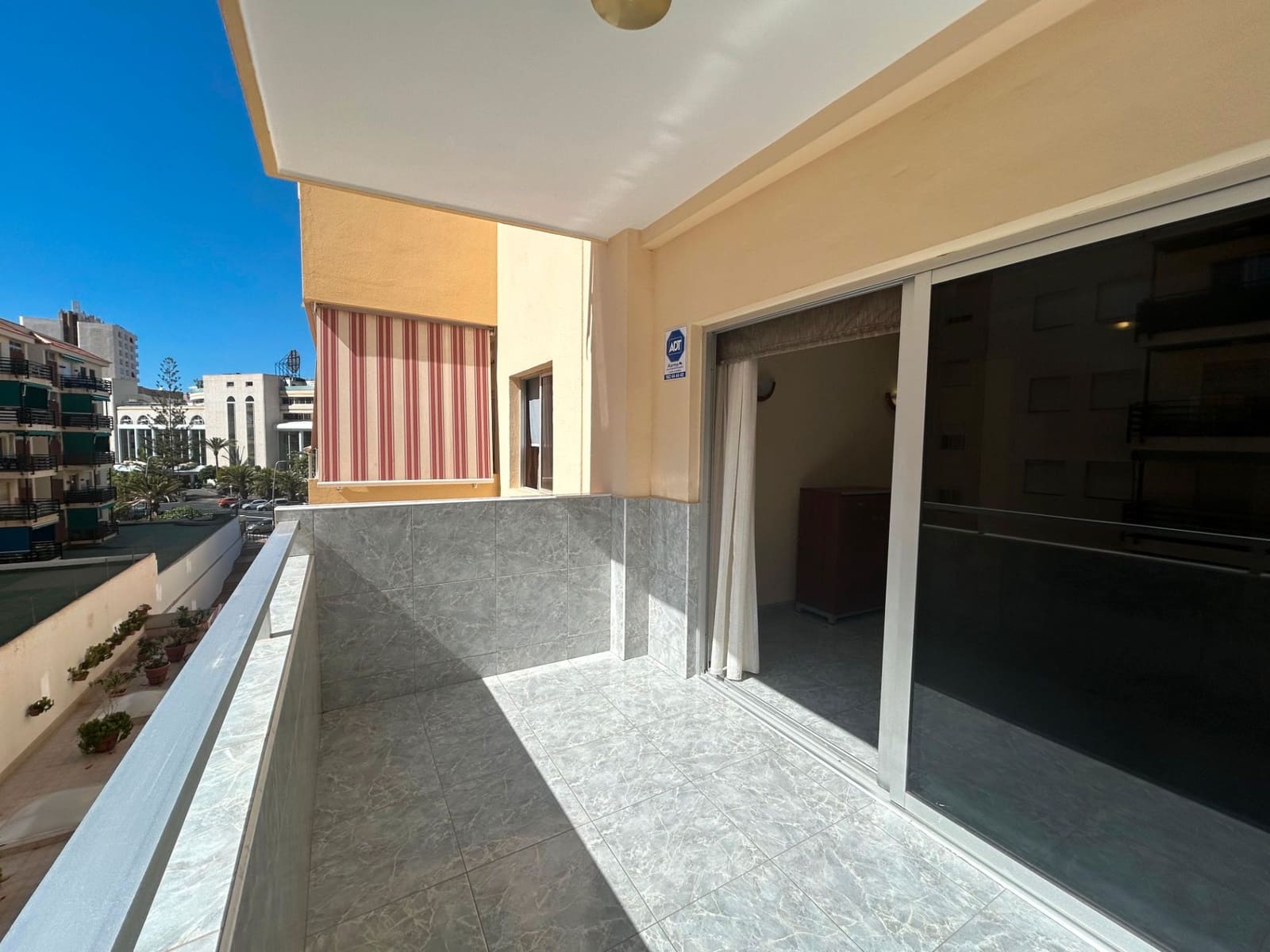 Apartamento de 1 habitación en Arona en venta con piscina garaje - 250.000 € (Ref: 9221418)