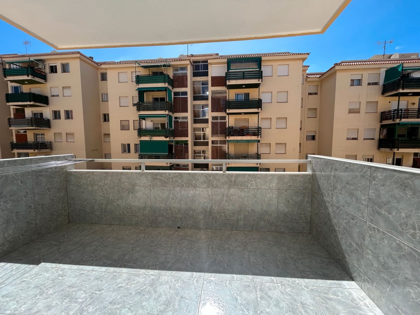 Apartamento de 1 habitación en Arona en venta con piscina garaje - 250.000 € (Ref: 9221418)