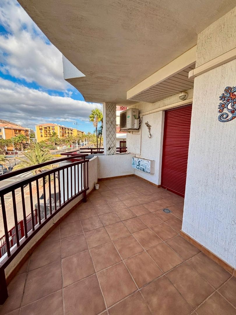 2 bedroom Apartment for sale in Arona with pool garage - € 359,000 (Ref: 9414955)