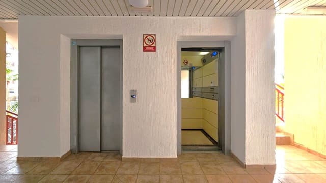 2 soverom Leilighet til salgs i Arona med svømmebasseng garasje - € 359 000 (Ref: 9414955)