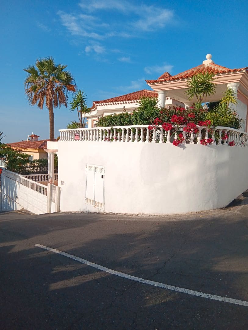 3 soverom Villa til salgs i Arona med svømmebasseng - € 990 000 (Ref: 9447301)