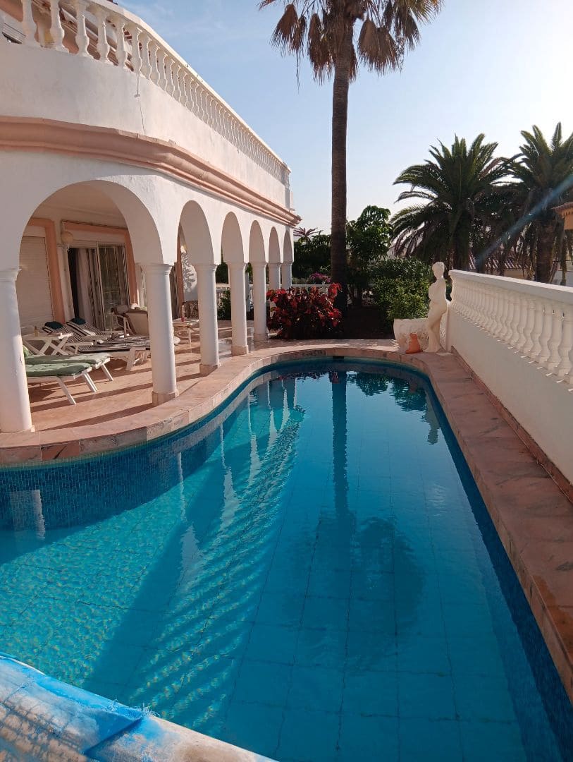 3 soverom Villa til salgs i Arona med svømmebasseng - € 990 000 (Ref: 9447301)