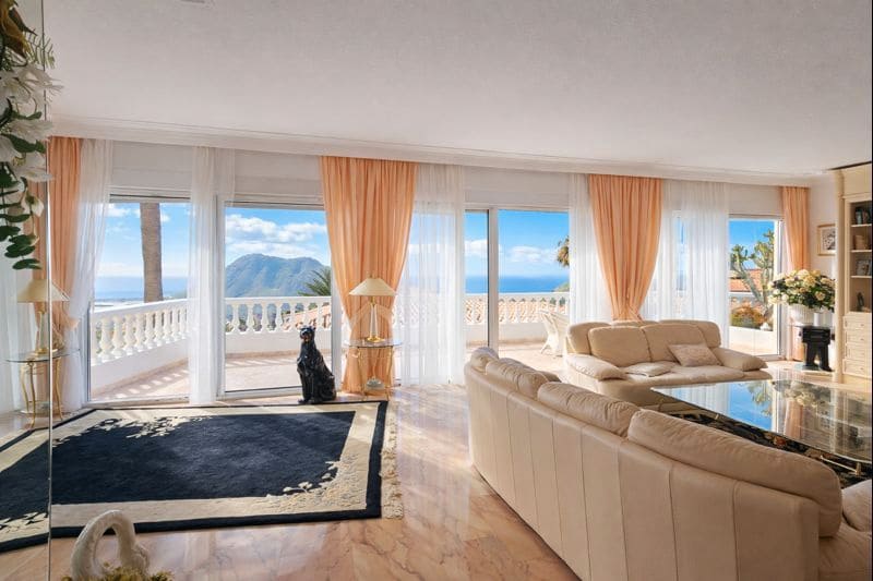 3 soverom Villa til salgs i Arona med svømmebasseng - € 950 000 (Ref: 9447301)