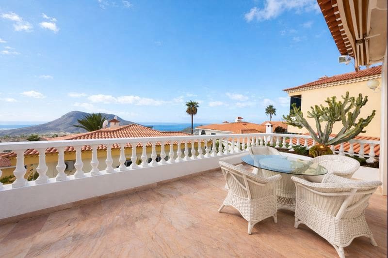 3 soverom Villa til salgs i Arona med svømmebasseng - € 950 000 (Ref: 9447301)