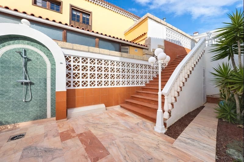 3 soverom Villa til salgs i Arona med svømmebasseng - € 950 000 (Ref: 9447301)