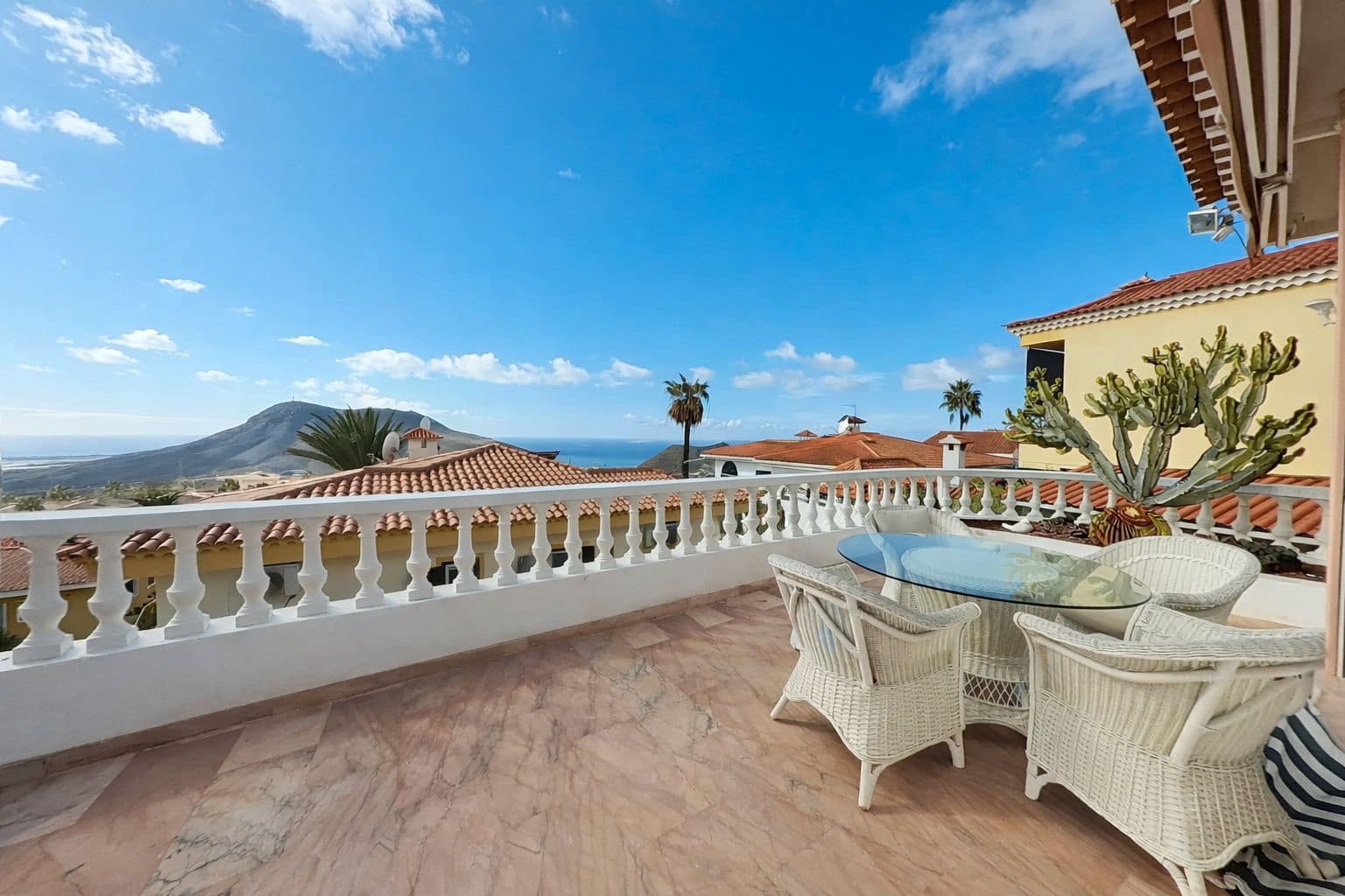 3 soverom Villa til salgs i Arona med svømmebasseng - € 950 000 (Ref: 9447301)