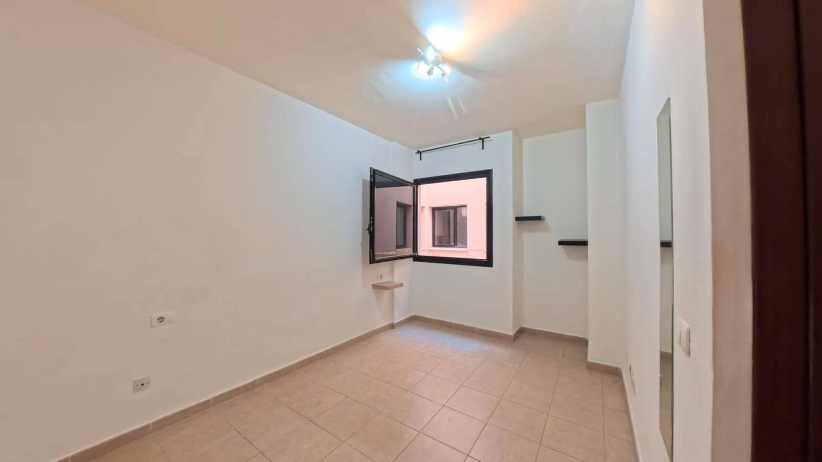 2 bedroom Flat for sale in Granadilla de Abona with garage - € 195,000 (Ref: 9550285)