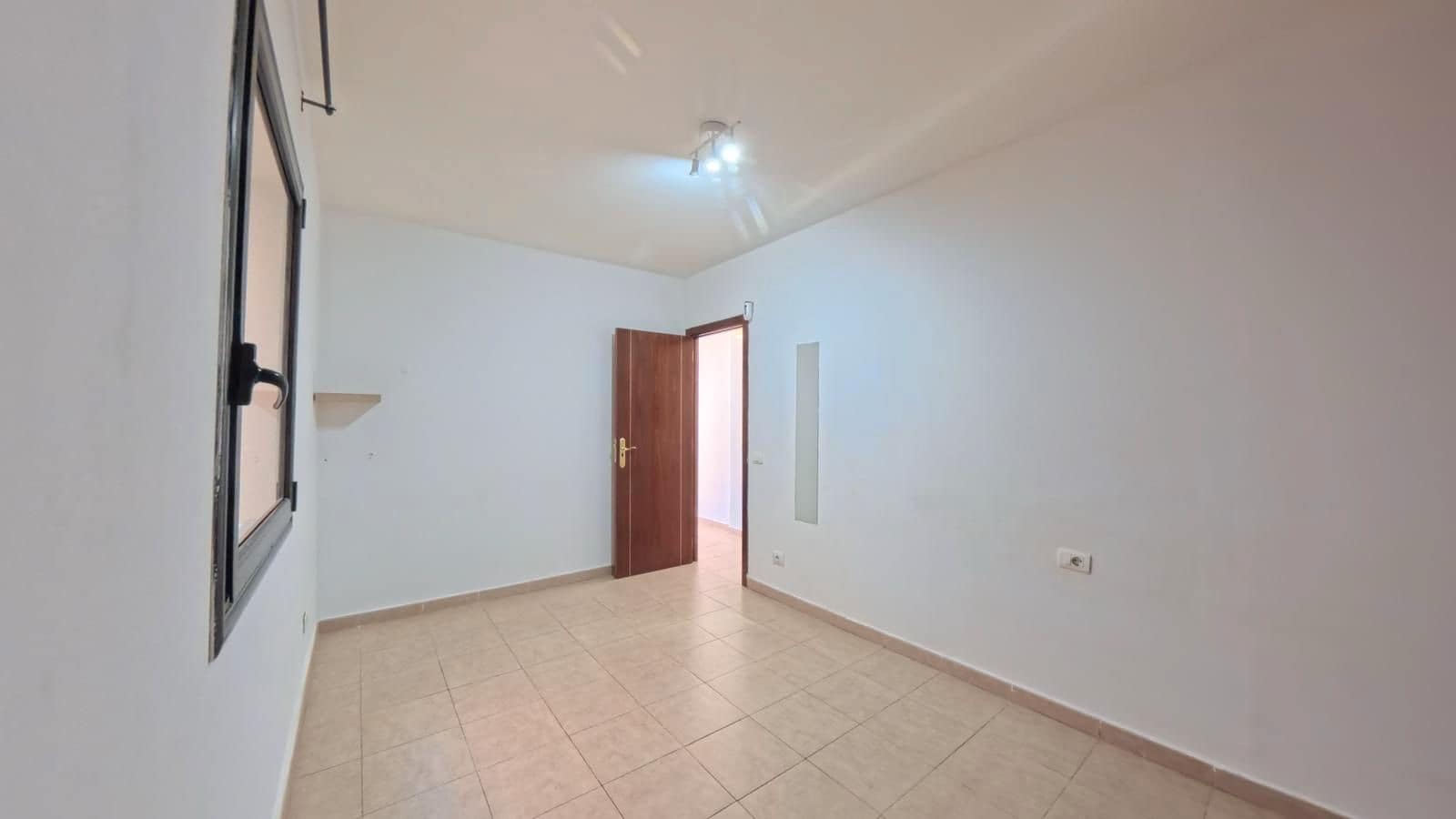 2 bedroom Flat for sale in Granadilla de Abona with garage - € 195,000 (Ref: 9550285)